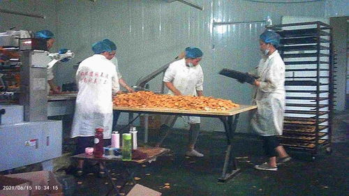 寧陵縣孔集鄉(xiāng)食品廠衛(wèi)生隱患調(diào)查 車間凌亂引發(fā)食品安全擔憂